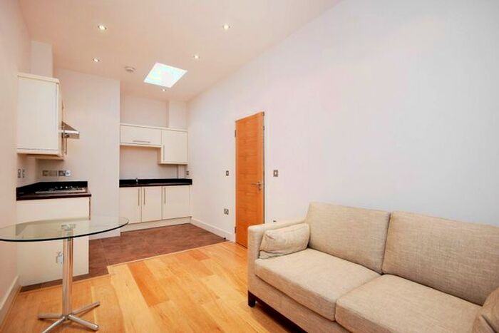 1 Bedroom Flat To Rent In Chiswick High Road, Chiswick, London, W4