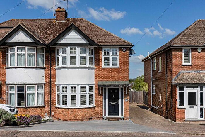 3 Bedroom Semi Detached House For Sale In Auckland Road, Potters Bar, EN6