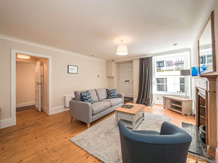 2 Bedroom Flat To Rent In Henderson Row, Edinburgh, EH3