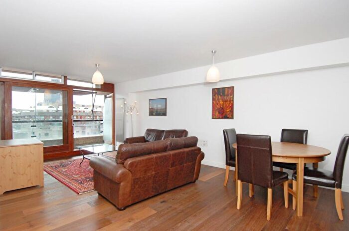 2 Bedroom Apartment To Rent In Frobisher Crescent, Barbican, EC2