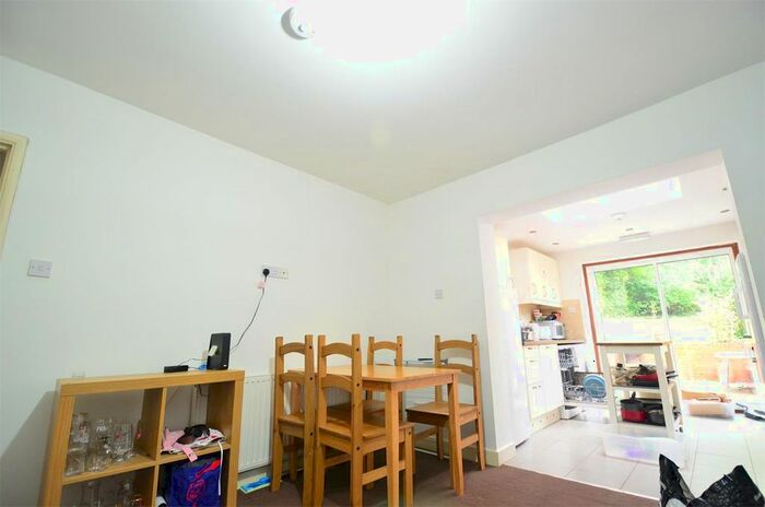 5 Bedroom Semi-Detached House To Rent In Student Property Lodgehill Road Selly Oak, Birmingham B29