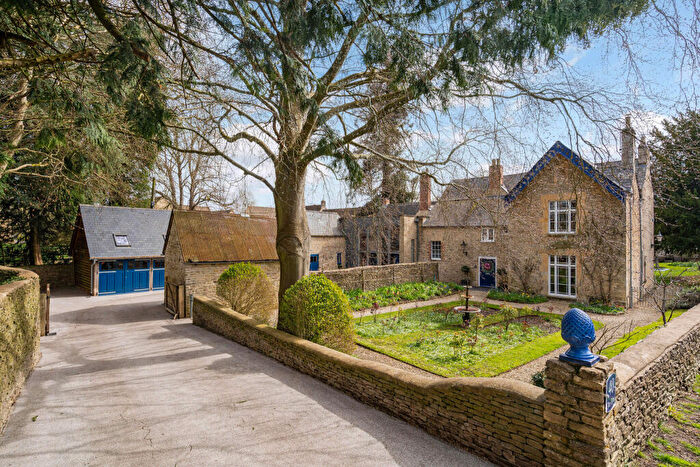 7 Bedroom Detached House For Sale In Gloucester Road, Cirencester, GL7