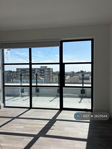 1 Bedroom Penthouse To Rent In Dubarry House, Hove, BN3