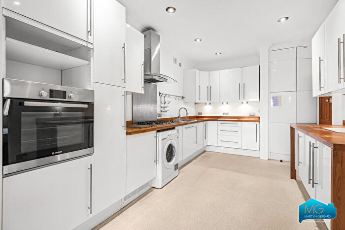 2 Bedroom Apartment To Rent In High Road, Whetstone, London, N20