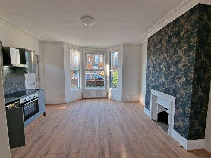 1 Bedroom Flat To Rent In Coleridge Road, St Johns Wood, N12