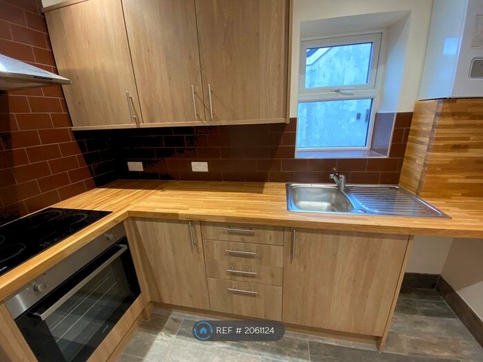 1 Bedroom Flat To Rent In Milburn Road, Bournemouth, BH4