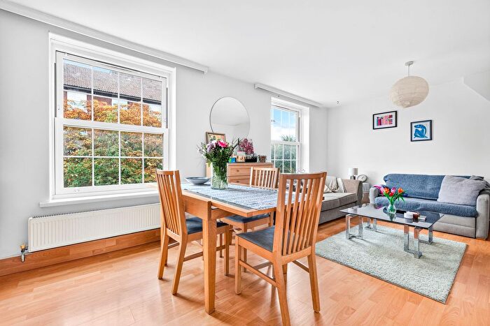 3 Bedroom Flat For Sale In Yeovil House, Finsbury Park, N7