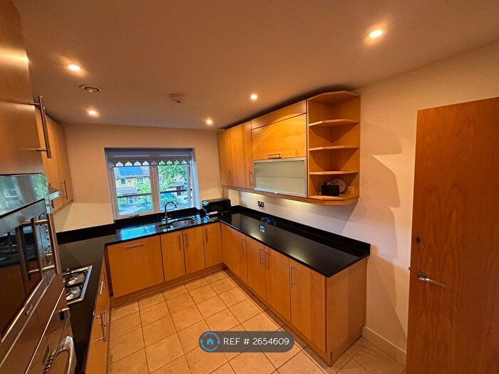 2 Bedroom Flat To Rent In Cleve Cross Court, Croydon, CR0