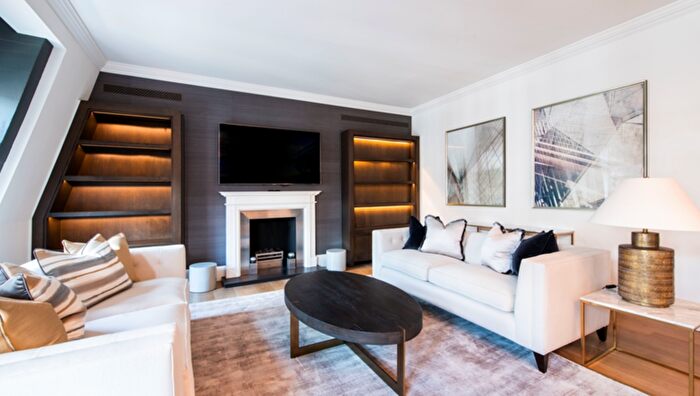 3 Bedroom Flat To Rent In Duke Street, London, W1K
