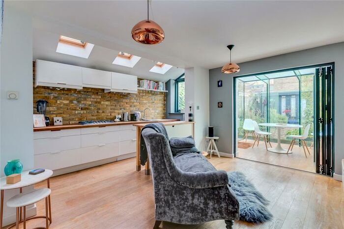 2 Bedroom Flat To Rent In Leconfield Road, Islington, London, N5
