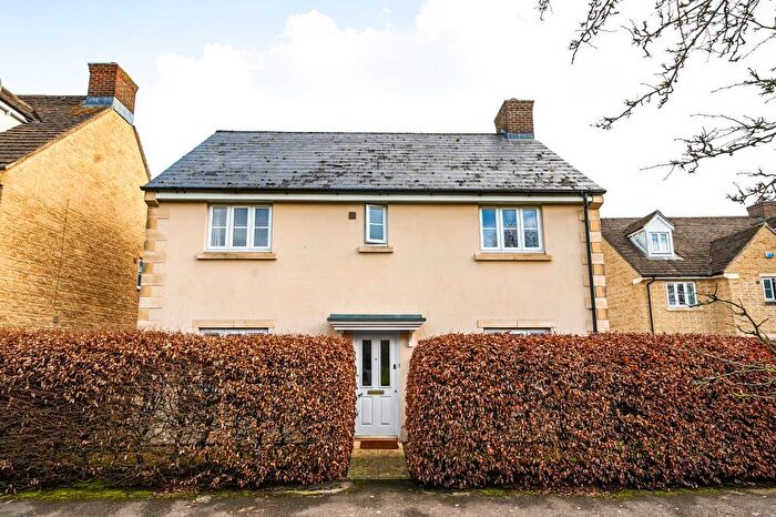 4 Bedroom Detached House For Sale In Cherry Tree Way, Witney, OX28