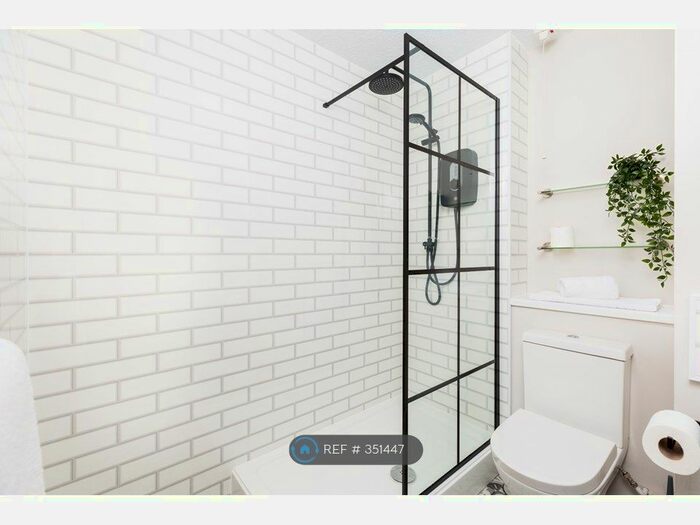 2 Bedroom Flat To Rent In Chestnut Court, Leamington Spa, CV32