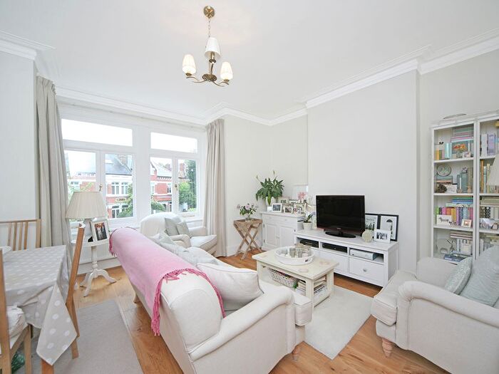 2 Bedroom Flat To Rent In Lebanon Park, Twickenham, TW1