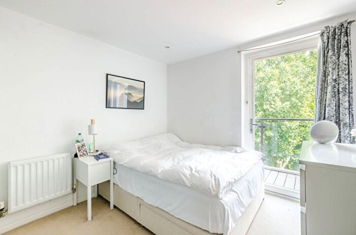 1 Bedroom Flat To Rent In Battersea Park Road, Nine Elms, London, SW8