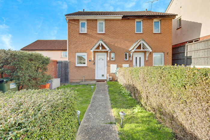 2 Bedroom Semi Detached House For Sale In Horkesley Way, Wickford, SS12
