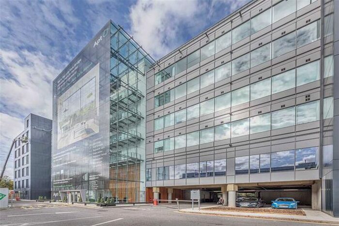 2 Bedroom Flat To Rent In Great West Road, Brentford, TW8