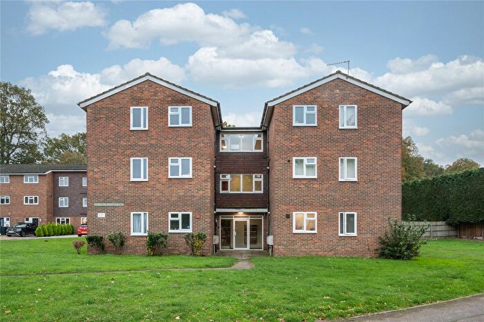 1 Bedroom Flat For Sale In Addlestone, Surrey, KT15