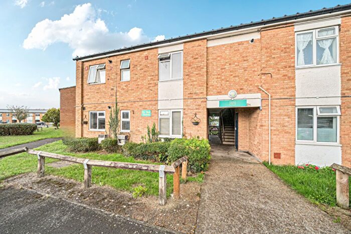 2 Bedroom Flat For Sale In Eden Grove Road, Byfleet, West Byfleet, KT14
