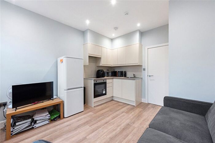 1 Bedroom Flat To Rent In , Commercial Road, London, E1