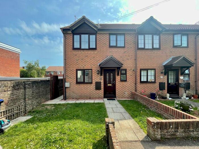 3 Bedroom End Of Terrace House To Rent In Downview Road, Worthing, BN11