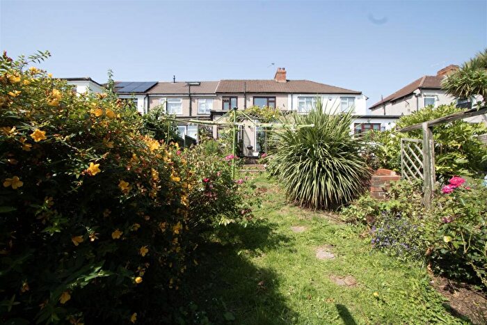 3 Bedroom Terraced House For Sale In Havering Road, Romford, RM1