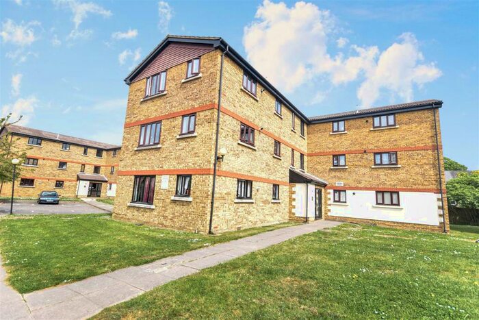 2 Bedroom Flat To Rent In Birchwood Close, Morden, SM4