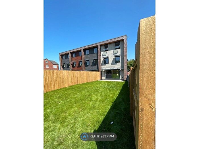 4 Bedroom Semi Detached House To Rent In Spring Meadows, Leeds, BD11