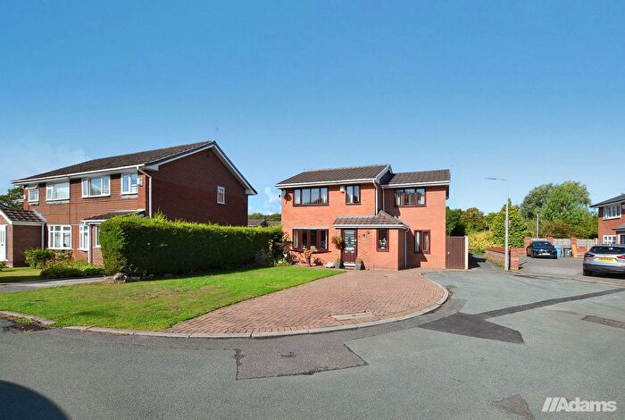 4 Bedroom Detached House For Sale In Troutbeck Close, Beechwood, WA7