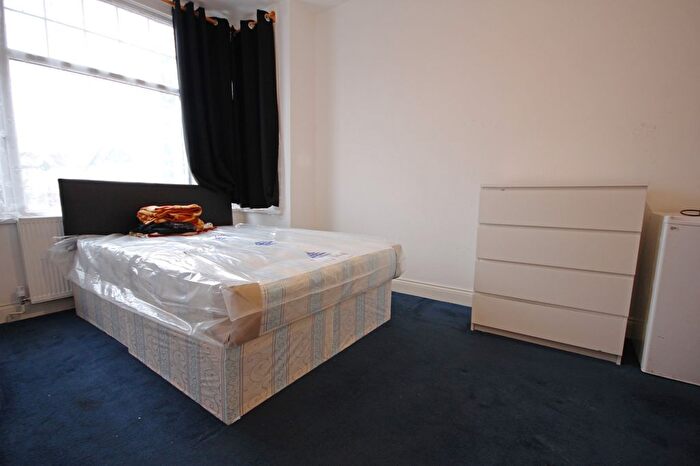 Studio To Rent In Spring Grove Road, Hounslow, TW3