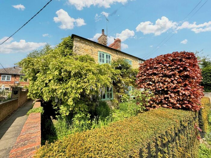 Houses for sale & to rent in MK19 6JU, Buckingham Road, Deanshanger