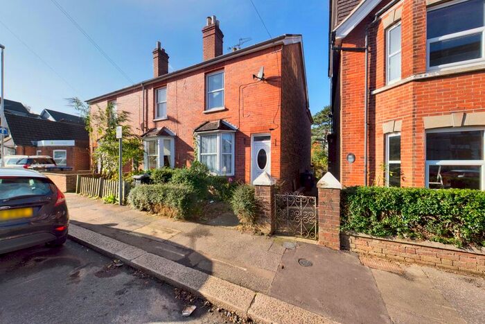 2 Bedroom End Of Terrace House To Rent In Cantelupe Road, East Grinstead, RH19