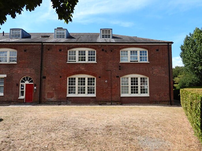 2 Bedroom Flat For Sale In Dragoon Way, Christchurch, BH23