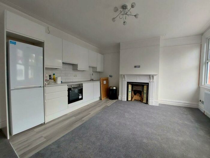 2 Bedroom Maisonette To Rent In Rosemont Avenue, North Finchley, N12