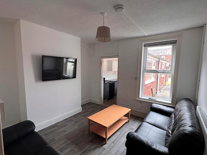 3 Bedroom Terraced House To Rent In Derwent Street | Student House | /, LN1