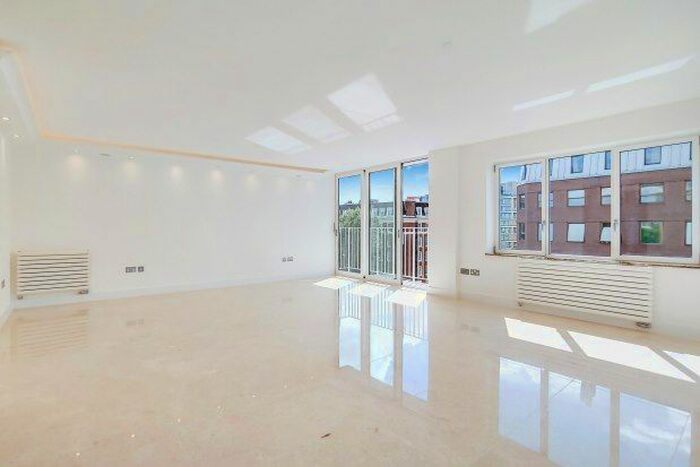 3 Bedroom Flat To Rent In St. Mary Abbots Terrace, Kensington, W14