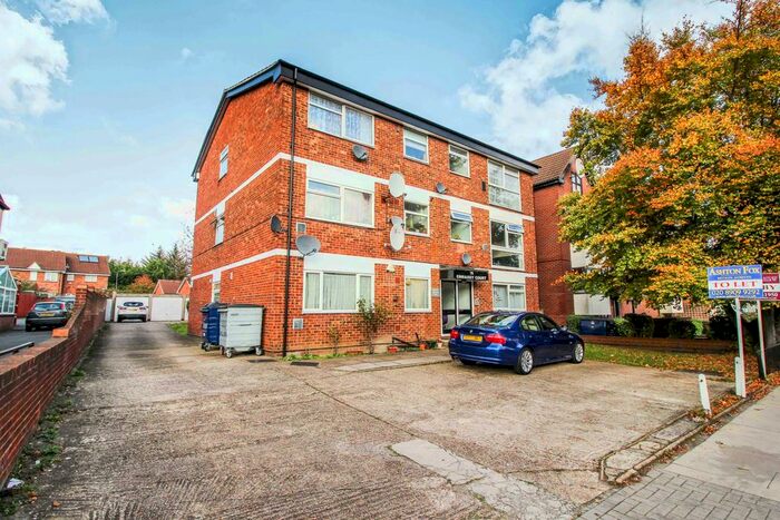 2 Bedroom Flat To Rent In Kenton Road, Harrow, HA3