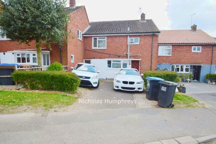 5 Bedroom House To Rent In Gorse Close, AL10