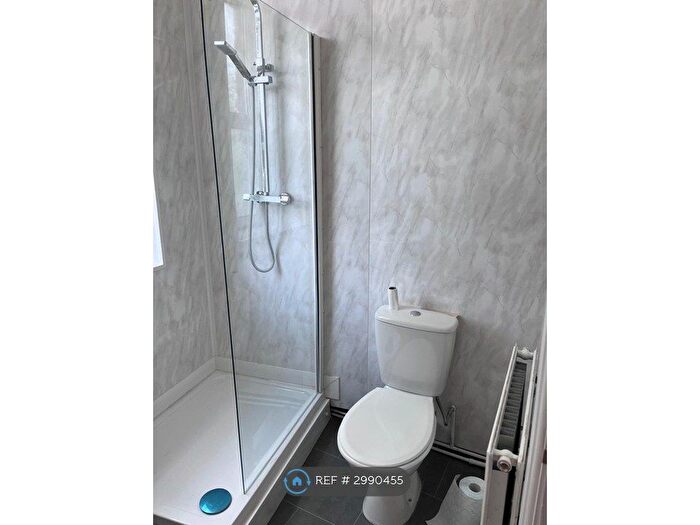 Studio To Rent In Pontardawe, Swansea, SA8