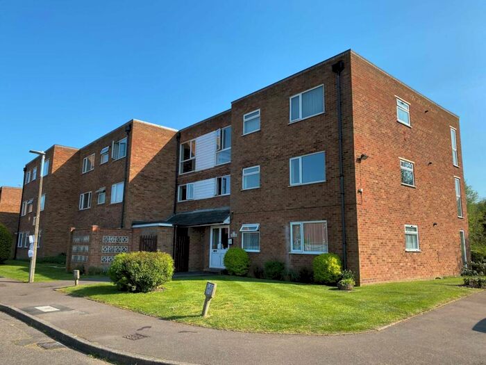 2 Bedroom Apartment To Rent In River Park, Hemel Hempstead, HP1