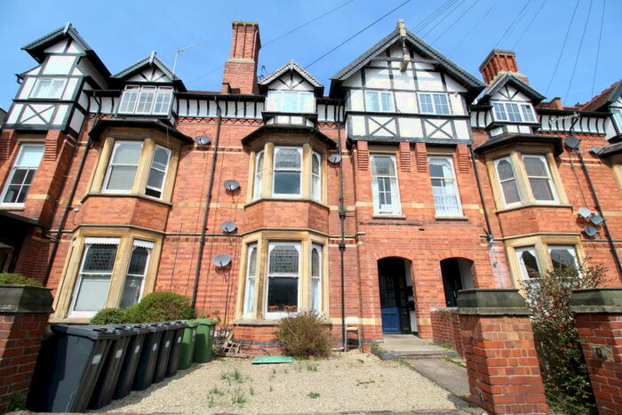 2 Bedroom Flat To Rent In Flat, Heath Terrace, Leamington Spa, CV32