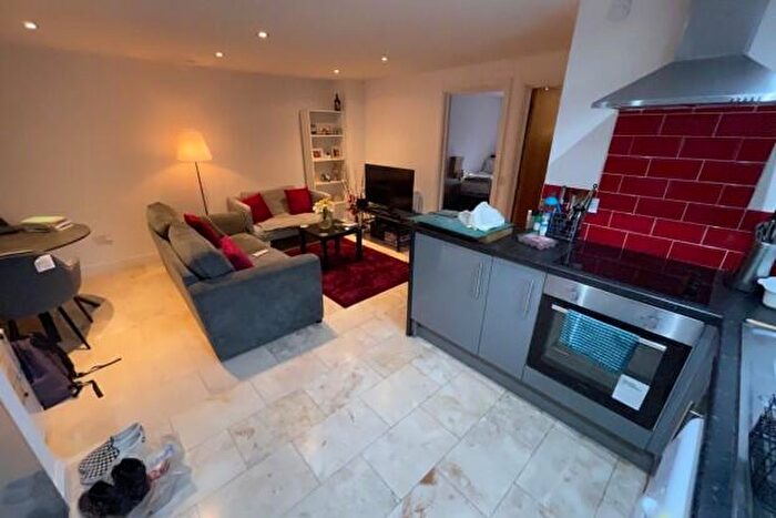 2 Bedroom Flat To Rent In Rhigos Gardens Cardiff, CF24