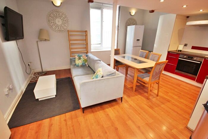 2 Bedroom Flat To Rent In Wilton Place, Salford, M3