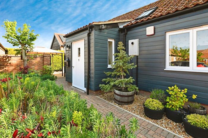 2 Bedroom Barn Conversion For Sale In Hall Farm Road, Gayton, King's Lynn, PE32