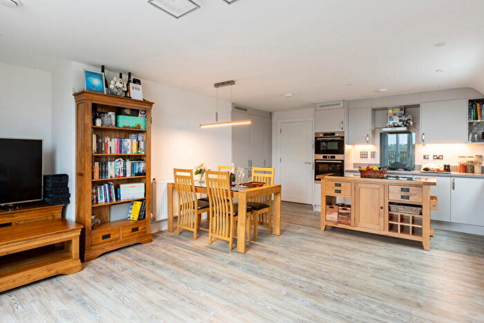 2 Bedroom Flat For Sale In Godstone, RH9