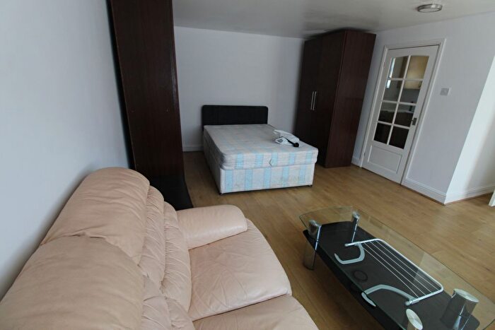 Studio To Rent In Greenford, UB6