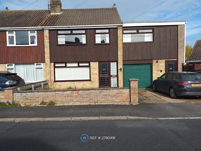 4 Bedroom Semi Detached House To Rent In Almond Close, Boston, PE21