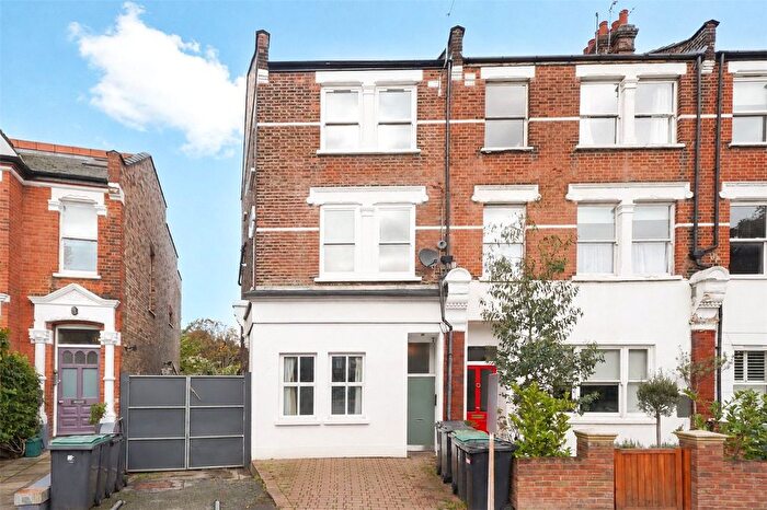 2 Bedroom Flat For Sale In Weston Park, London, N8