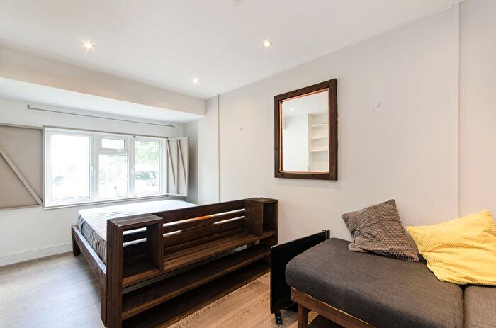 Studio To Rent In Sovereign Close, Ealing, London, W5