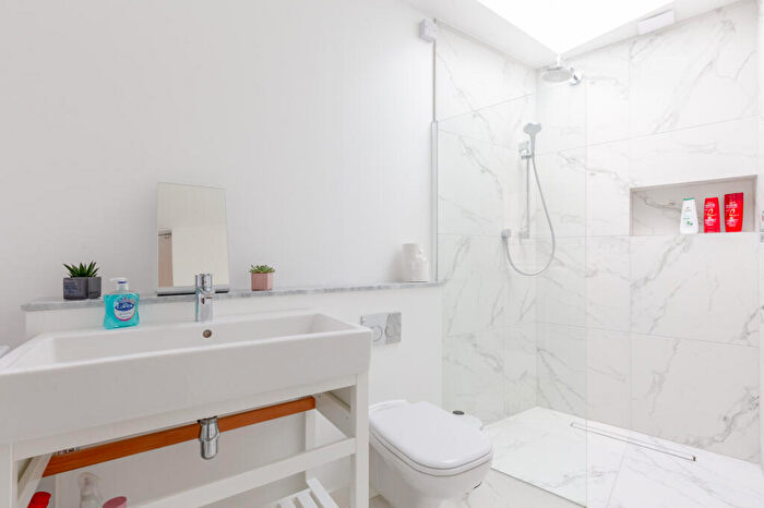 1 Bedroom Terraced House To Rent In Gifford Street, London, N1