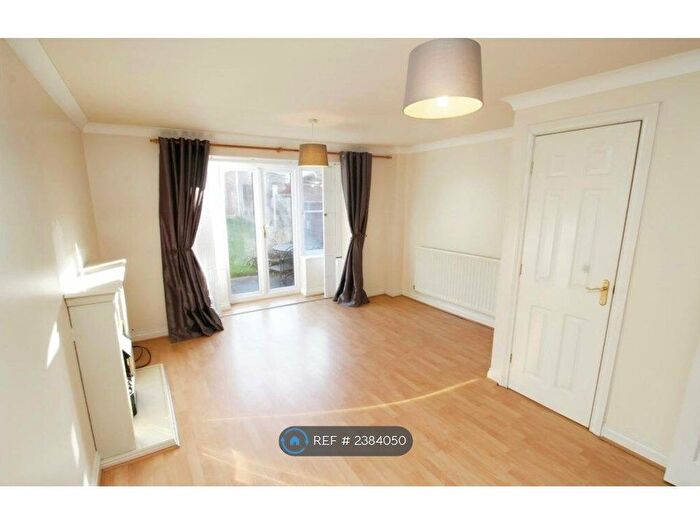 3 Bedroom Semi-Detached House To Rent In Greendale Drive, Radcliffe, Manchester, M26